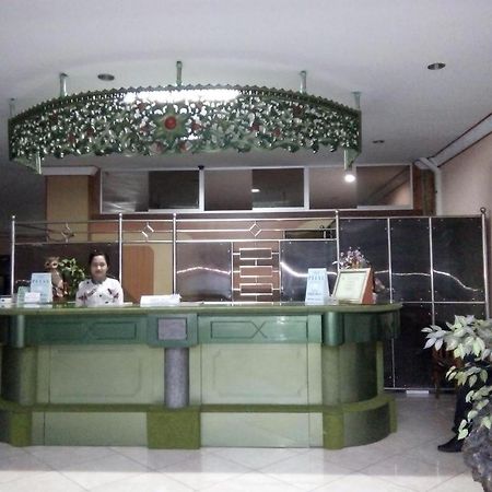 New Merdeka Hotel Jember Luaran gambar