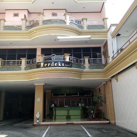 New Merdeka Hotel Jember Luaran gambar