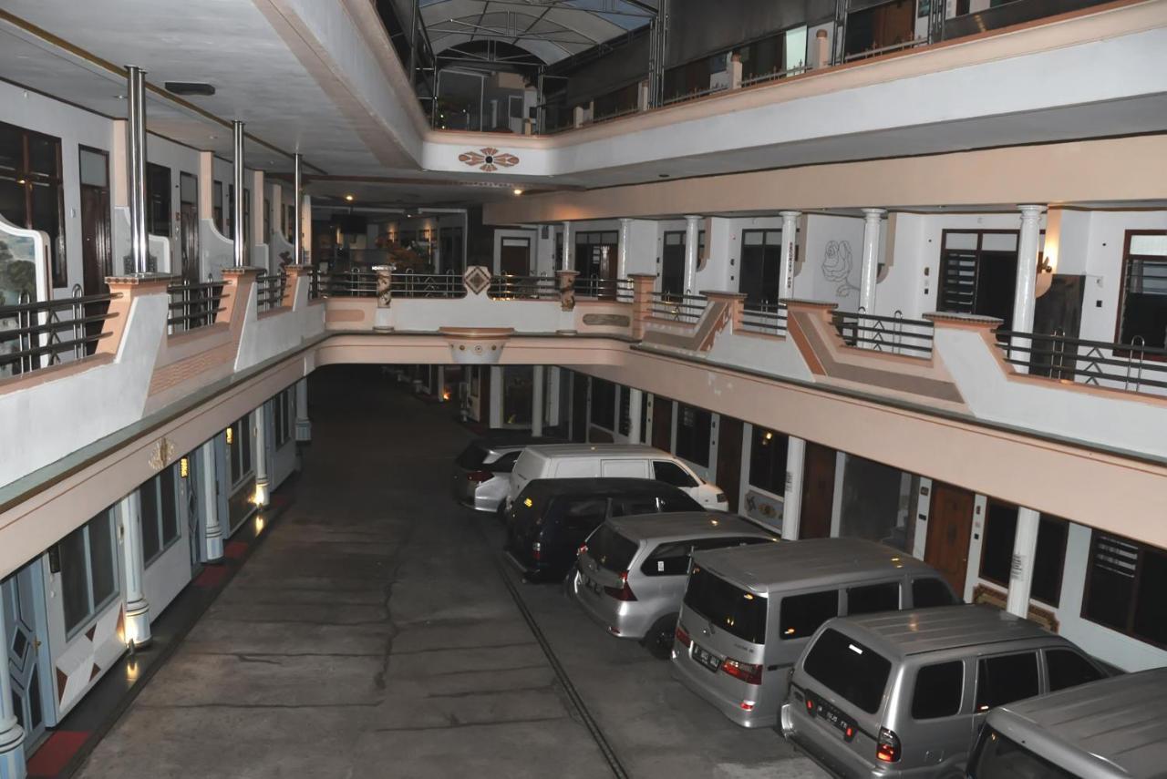 New Merdeka Hotel Jember Luaran gambar