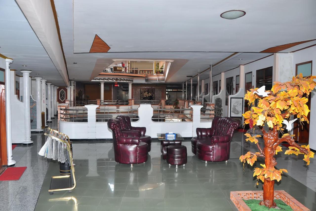 New Merdeka Hotel Jember Luaran gambar