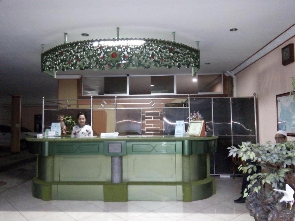 New Merdeka Hotel Jember Luaran gambar