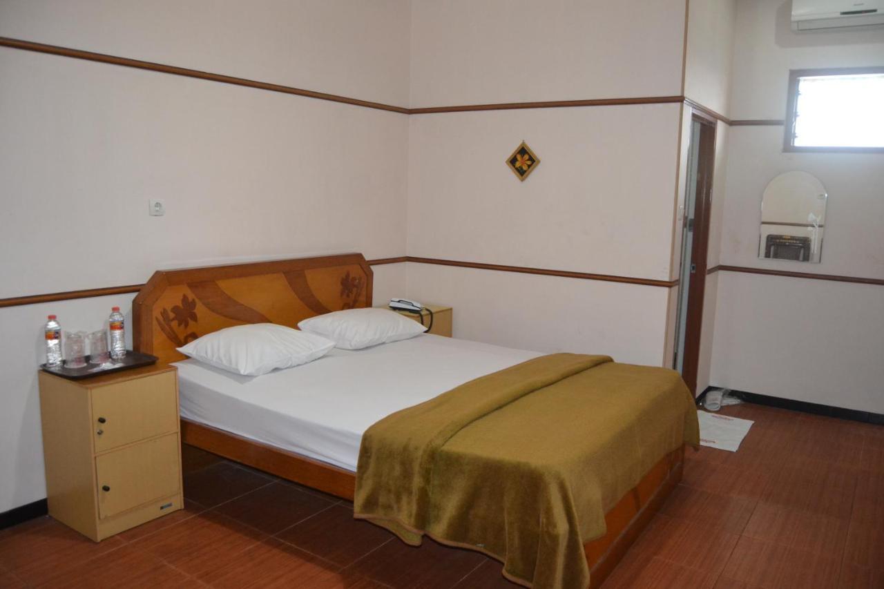 New Merdeka Hotel Jember Luaran gambar