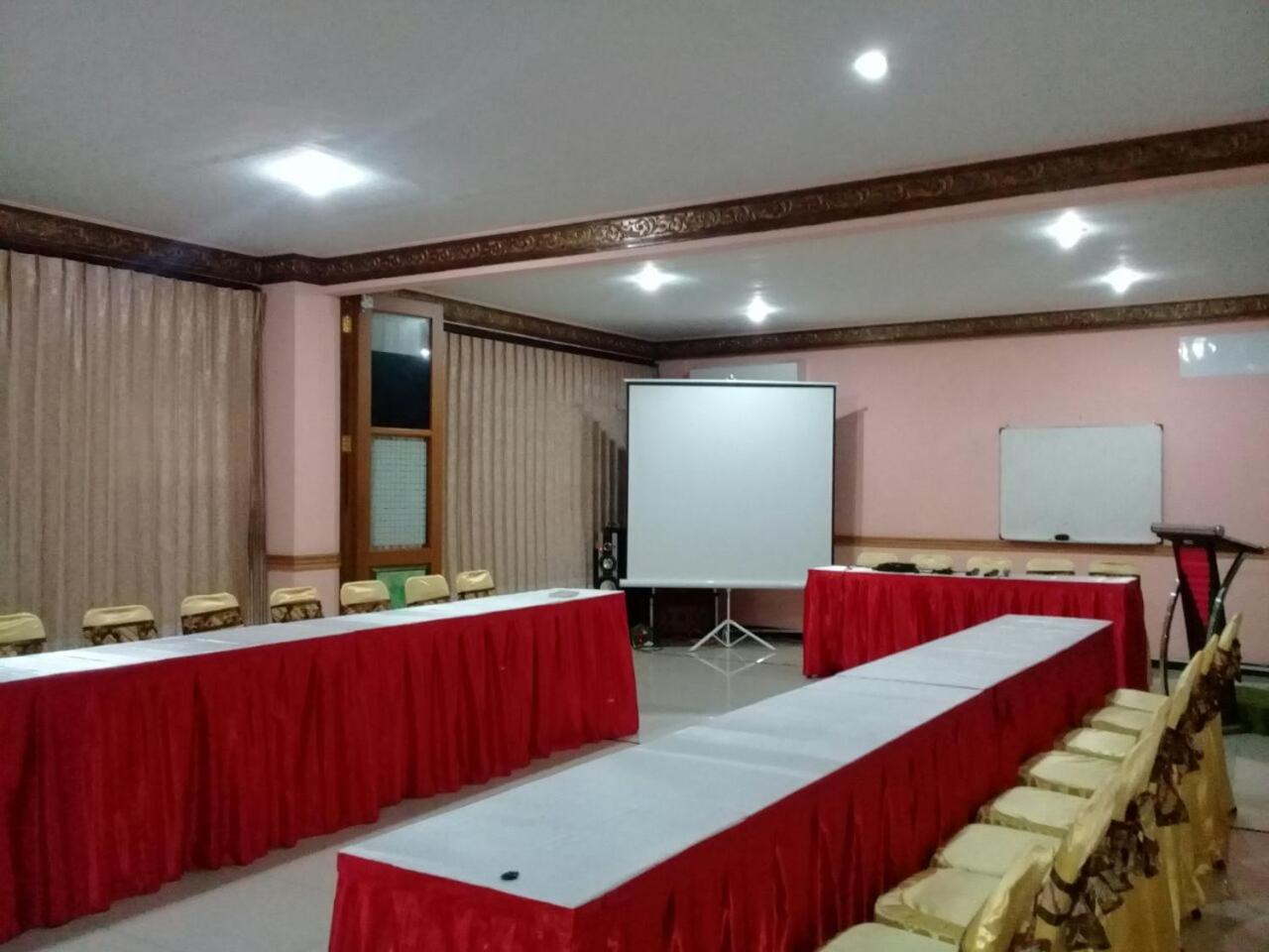 New Merdeka Hotel Jember Luaran gambar