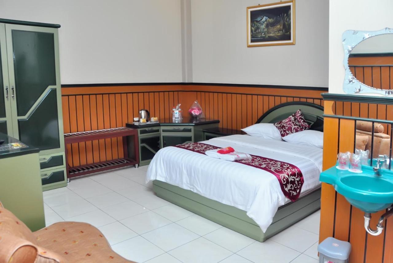 New Merdeka Hotel Jember Luaran gambar