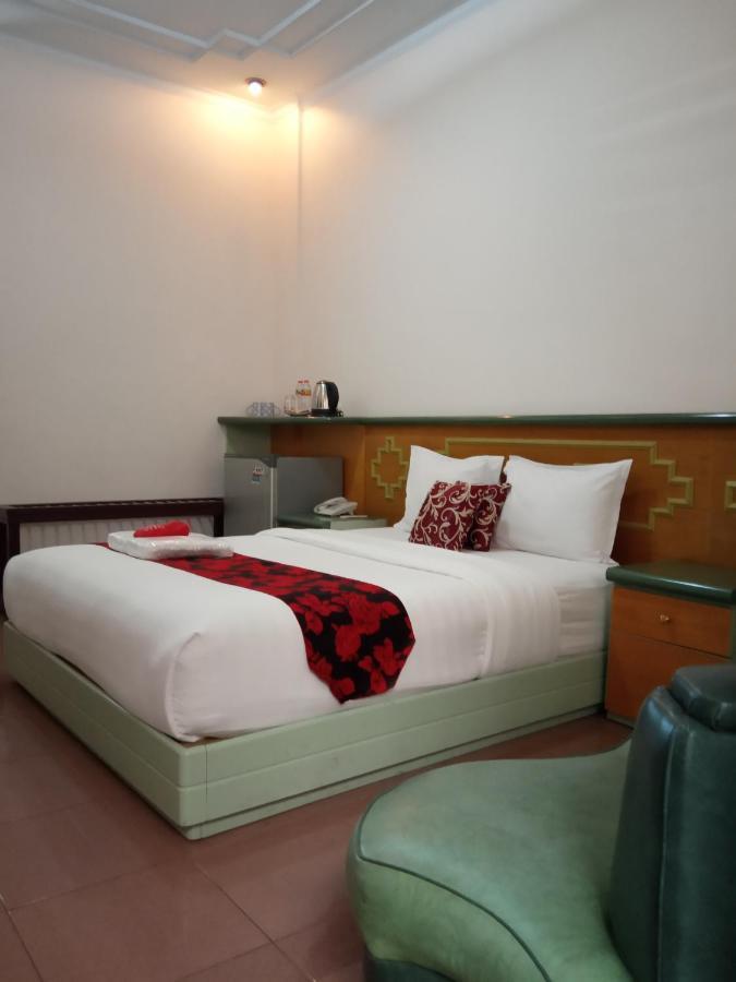 New Merdeka Hotel Jember Luaran gambar